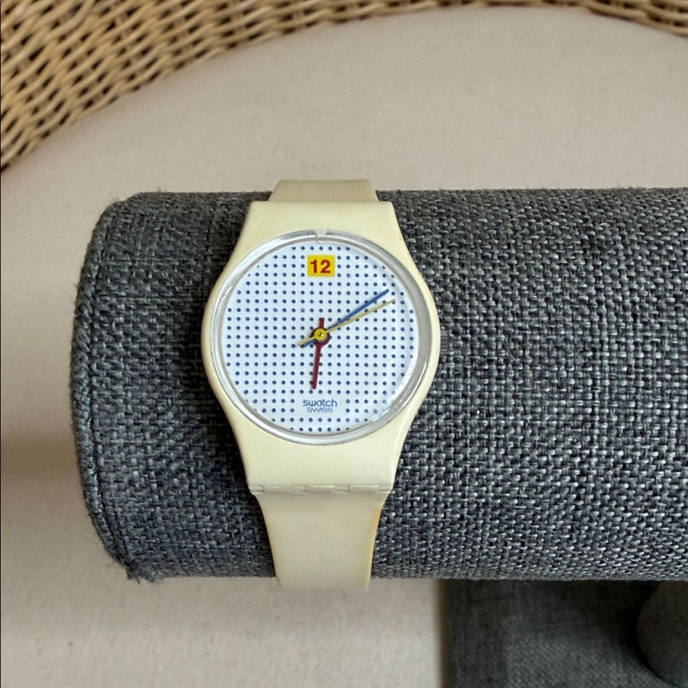 Vintage SWATCH  WATCH - DOTTED SWISS - 1980's
34mm New Battery